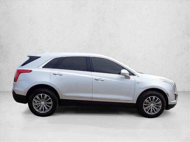 Used 2017 Cadillac XT5 Luxury w/ Driver Awareness Package FWD image 5