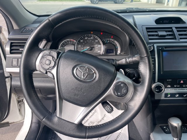 Used 2013 Toyota Camry SE w/ Leather Pkg FWD image 25