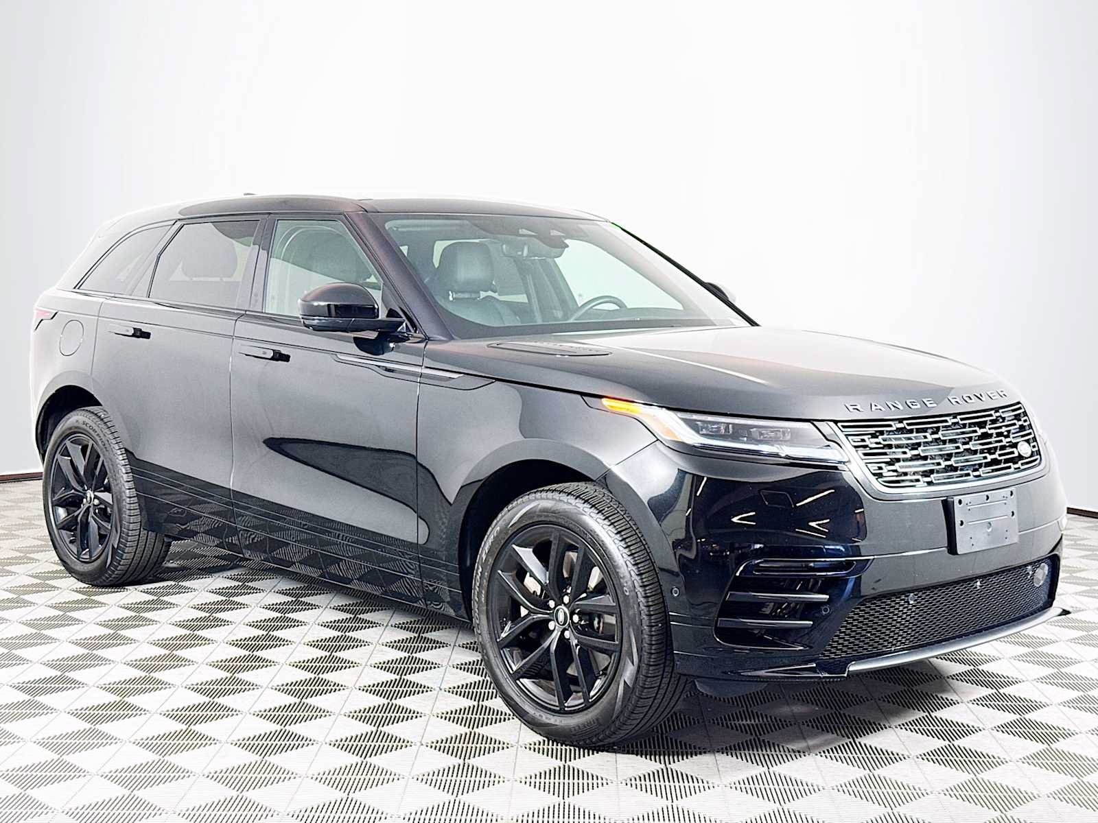 Used 2026 Land Rover Range Rover Velar Dynamic SE AWD/4WD image 3