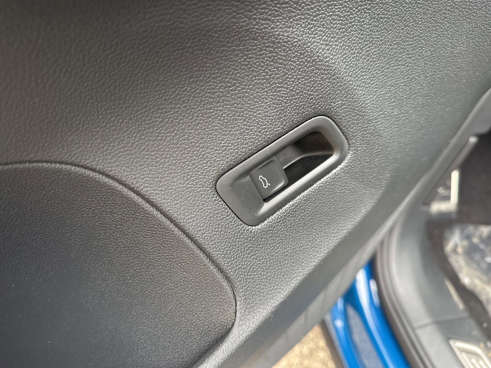 New 2026 Volkswagen Atlas Cross Sport SEL Premium R-Line image 17