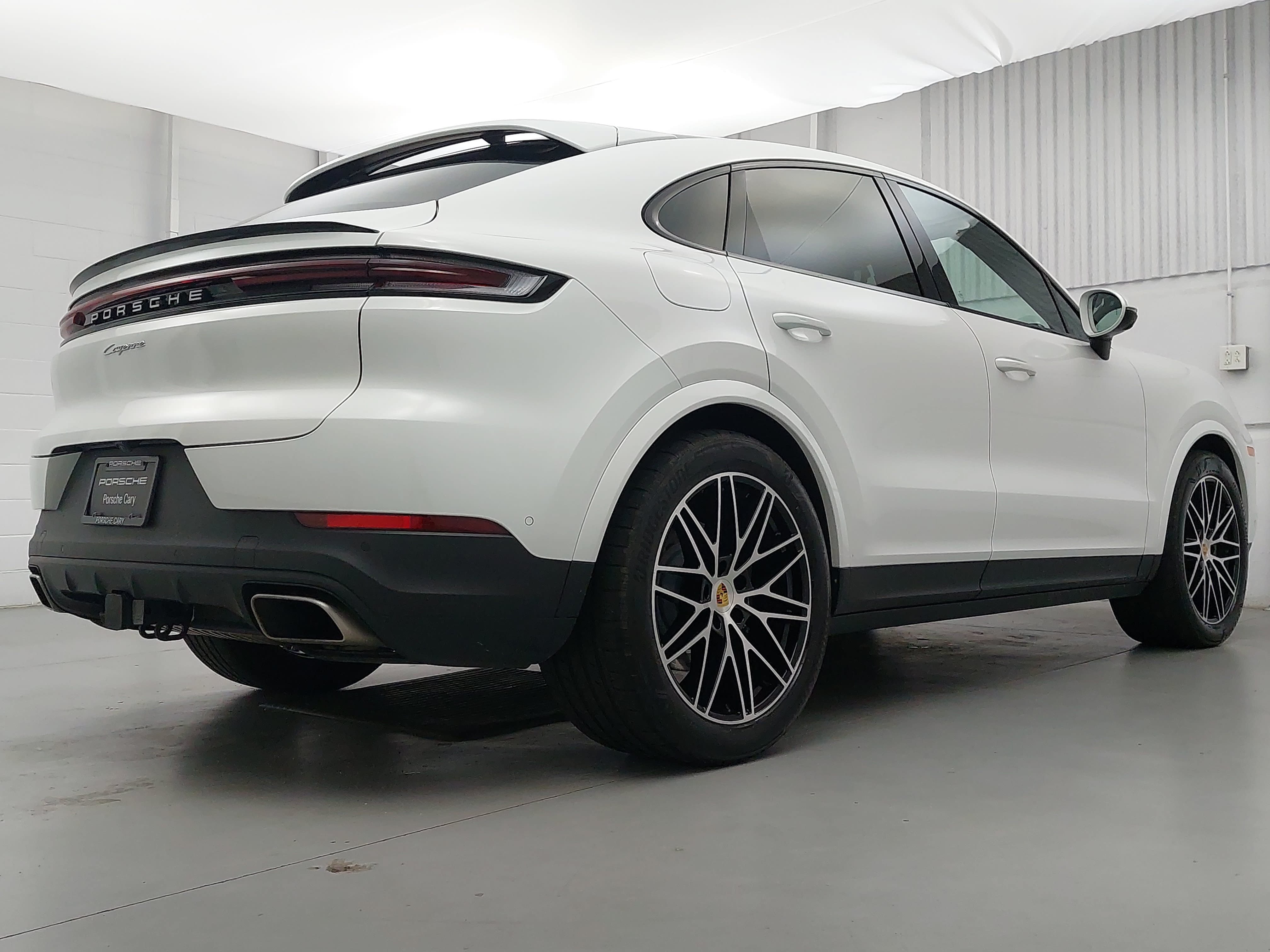 Certified 2024 Porsche Cayenne Coupe AWD/4WD image 7