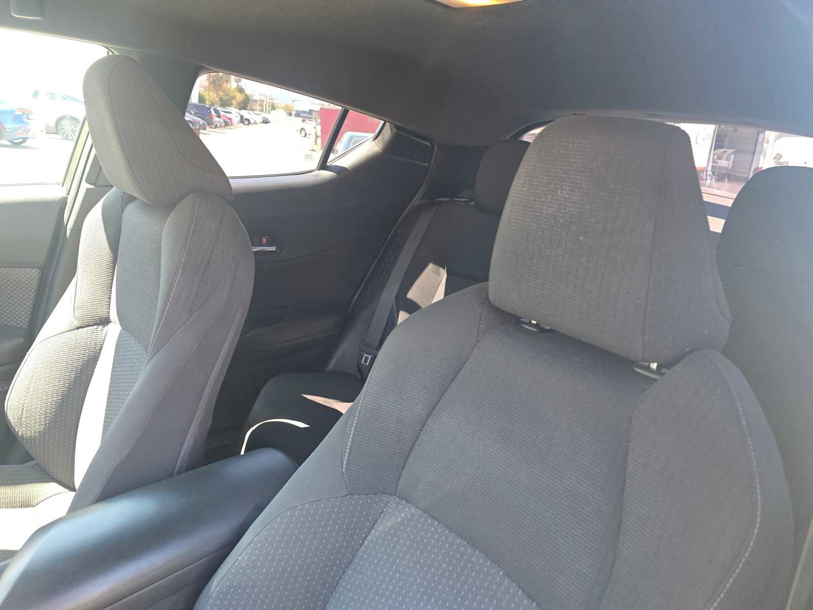 Used 2018 Toyota C-HR XLE FWD image 5