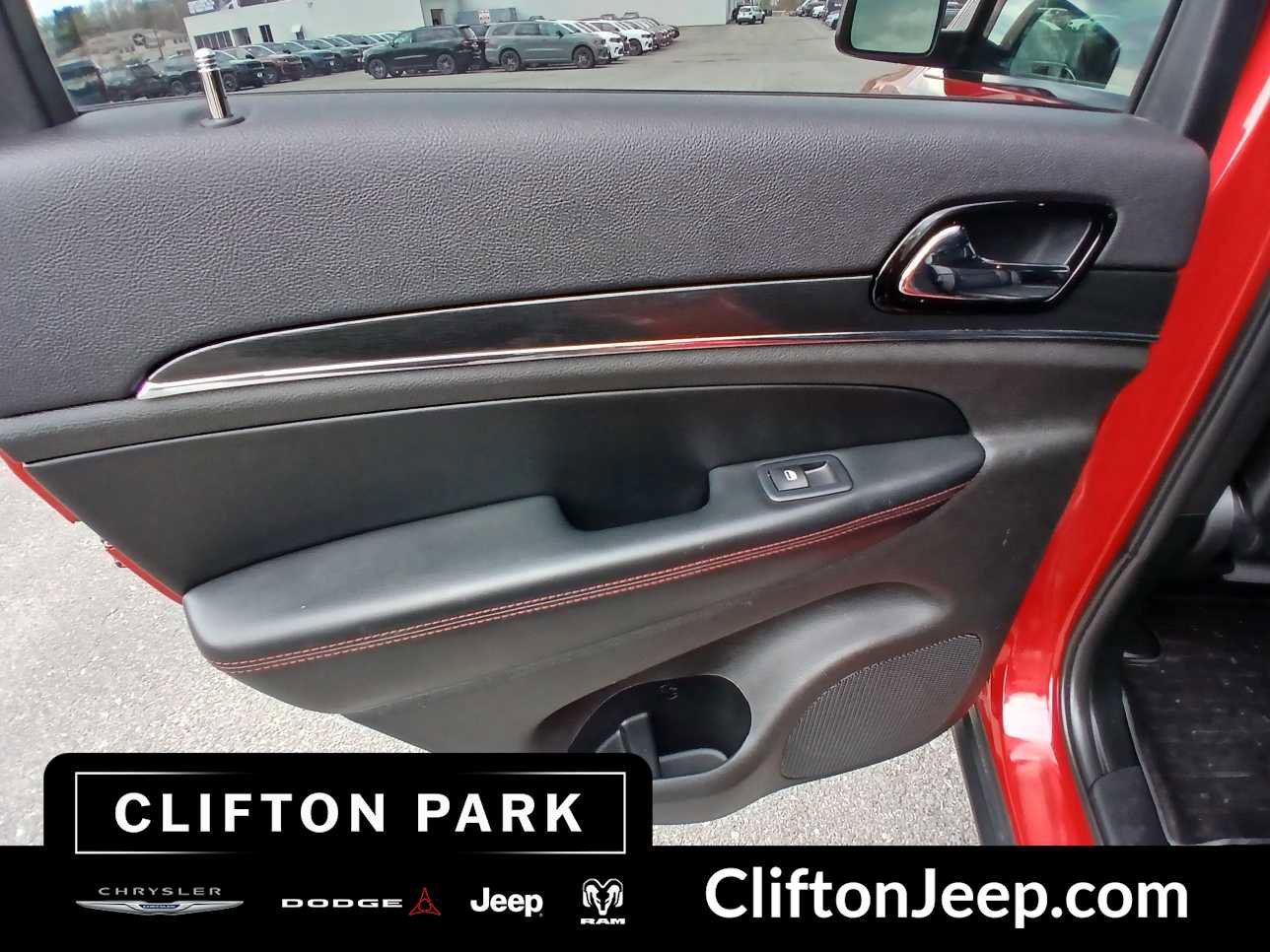 Used 2019 Jeep Grand Cherokee Trailhawk w/ Trailhawk Luxury Group AWD/4WD image 11