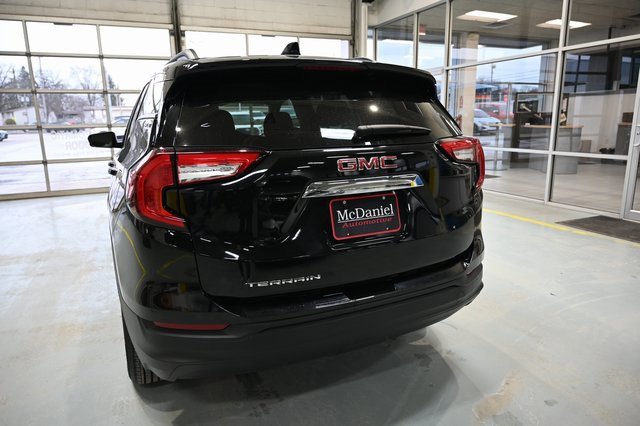Used 2024 GMC Terrain SLE w/ Driver Convenience Package image 6