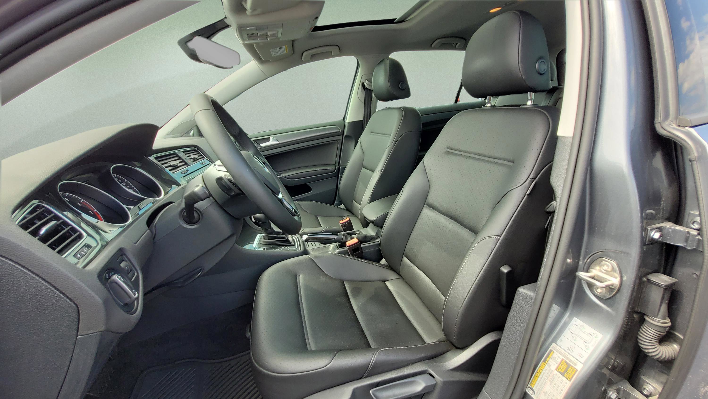 Used 2021 Volkswagen Golf 4-Door image 26