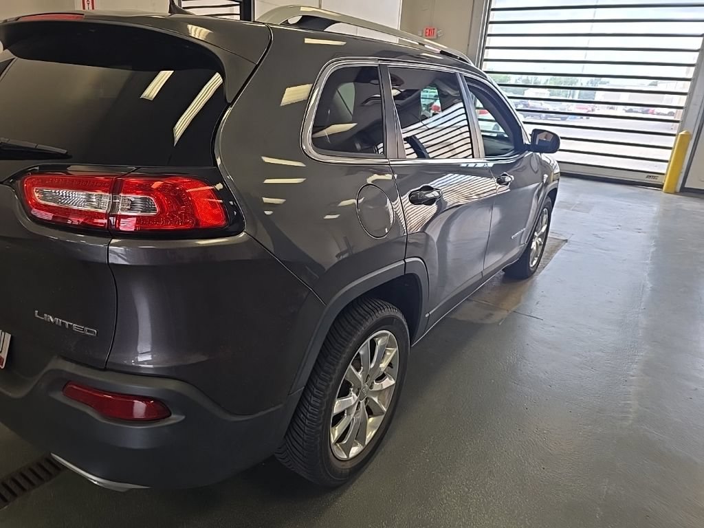 Used 2016 Jeep Cherokee Limited FWD image 3