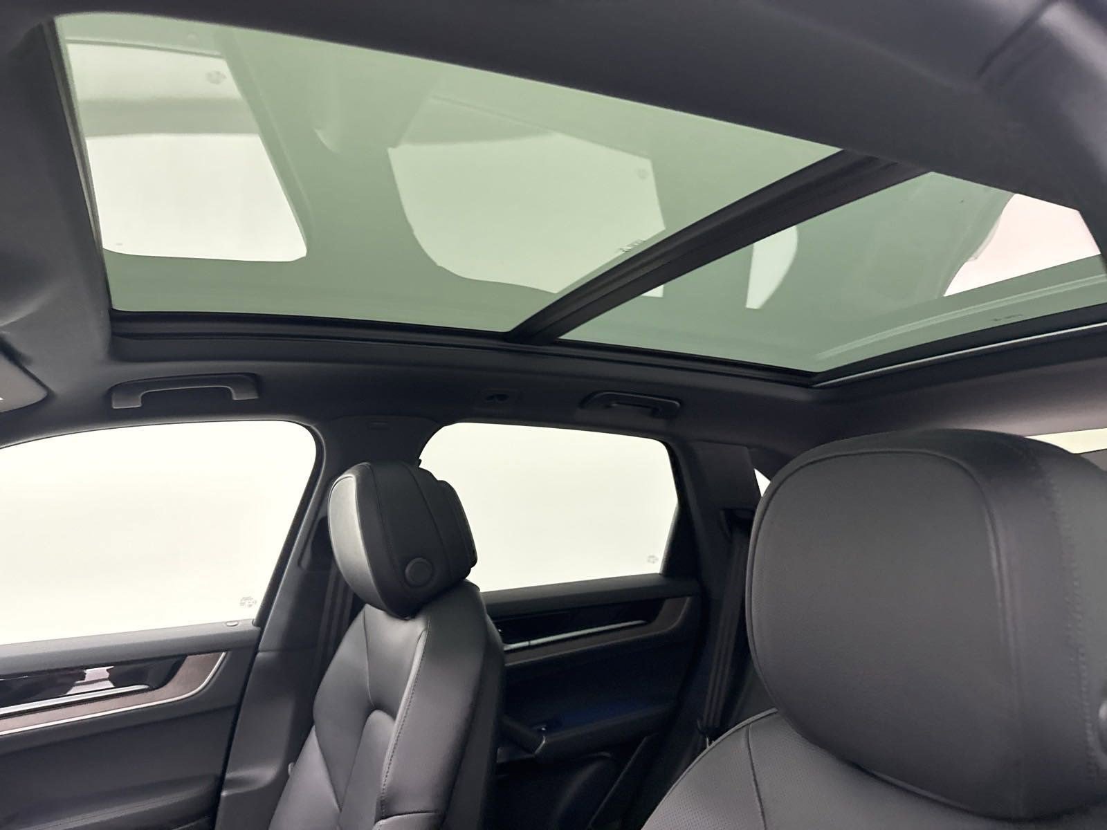 Used 2025 Porsche Cayenne image 14
