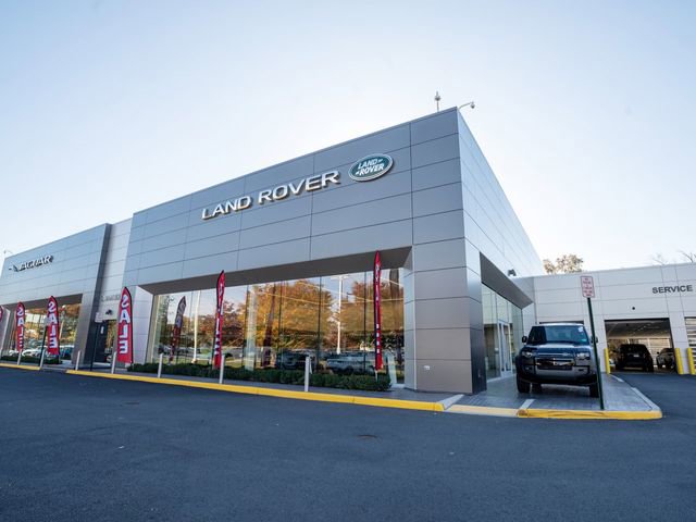 Used 2024 Land Rover Discovery Sport S image 32