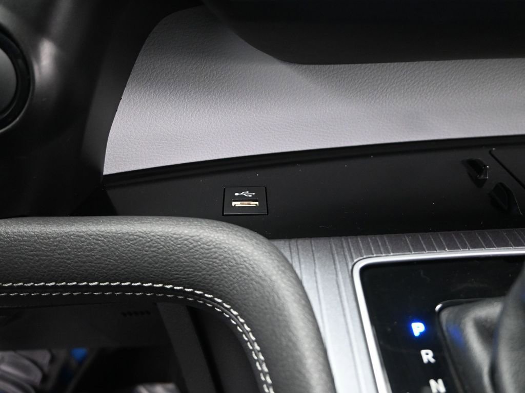 Used 2025 Toyota Sienna XLE image 21