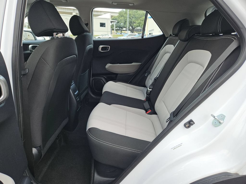 Used 2025 Hyundai Venue SEL FWD image 17