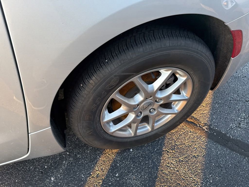 Used 2024 Chrysler Pacifica Touring-L w/ Uconnect Theater Family Group image 11