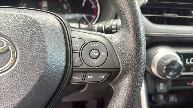 Used 2024 Toyota RAV4 XLE FWD image 21