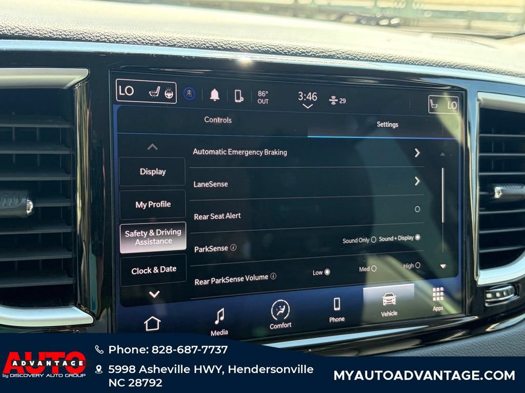 Used 2023 Chrysler Pacifica Touring-L FWD image 14