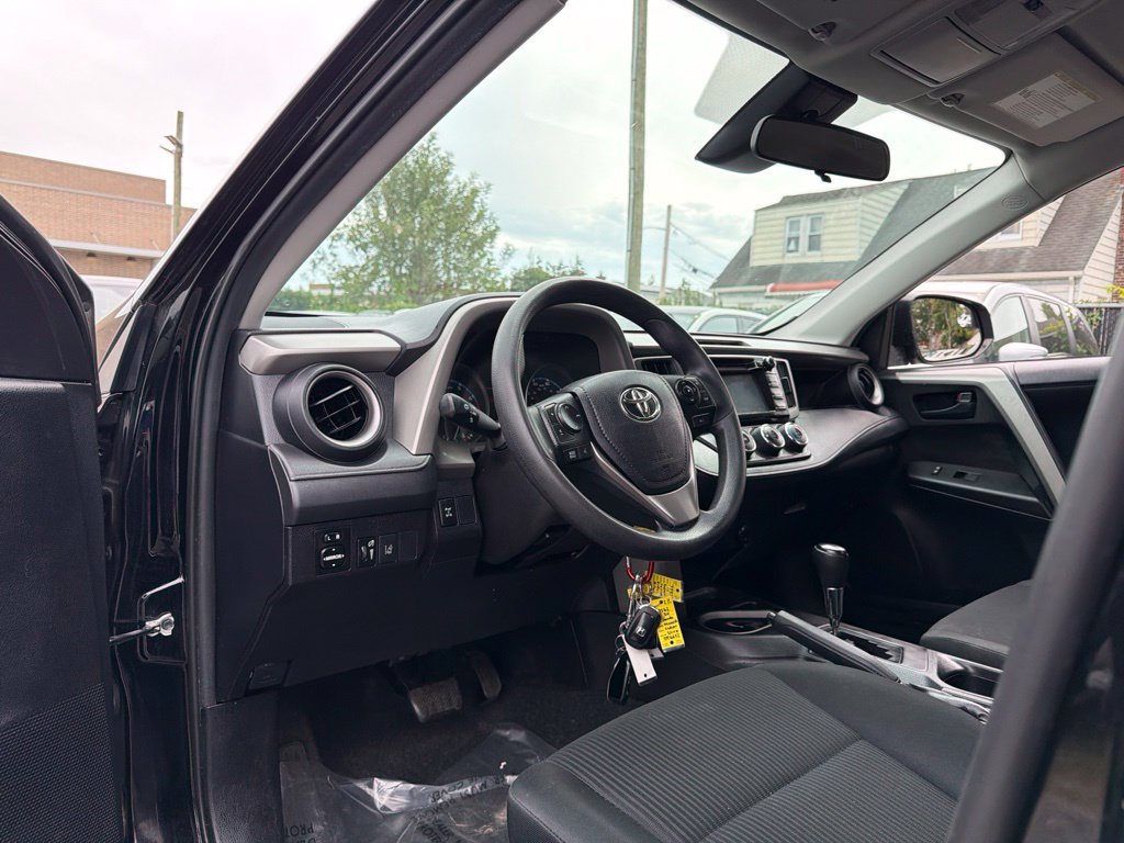 Used 2018 Toyota RAV4 LE w/ All Weather Liner Package AWD/4WD image 25