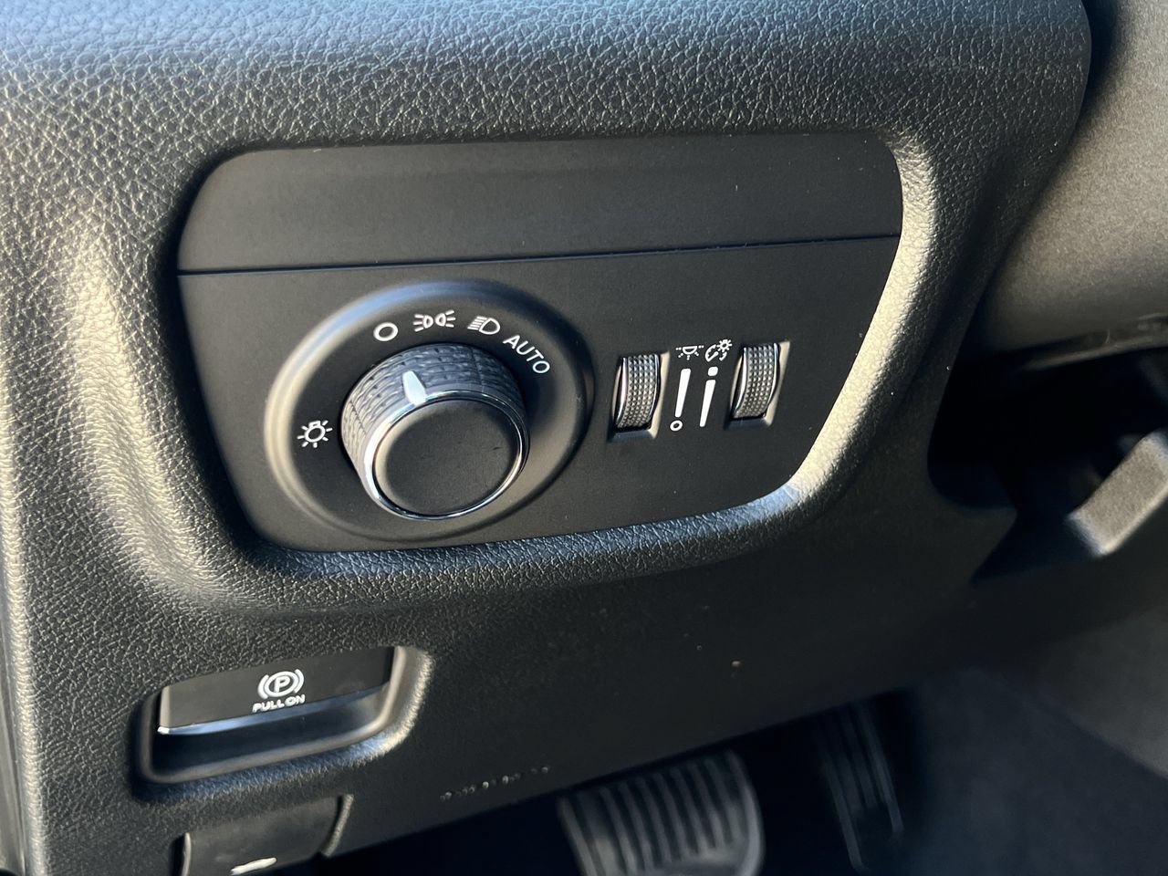 Used 2026 Jeep Grand Cherokee Laredo X AWD/4WD image 10