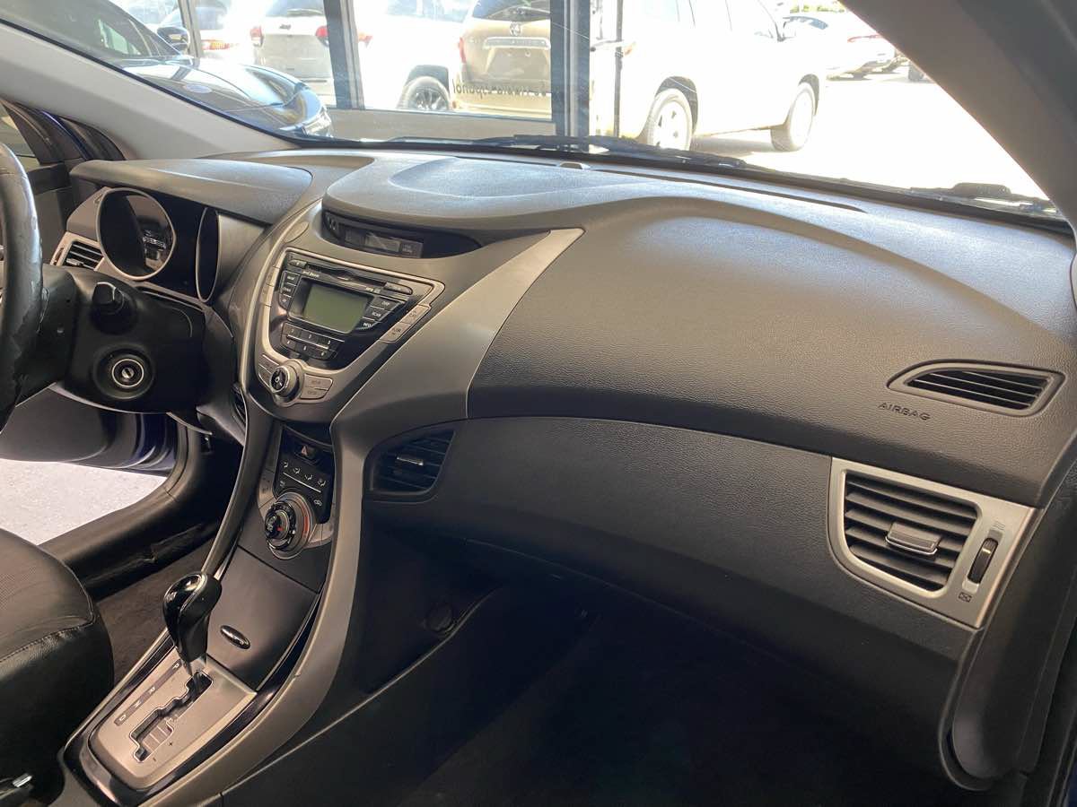 Used 2013 Hyundai Elantra SE FWD image 14