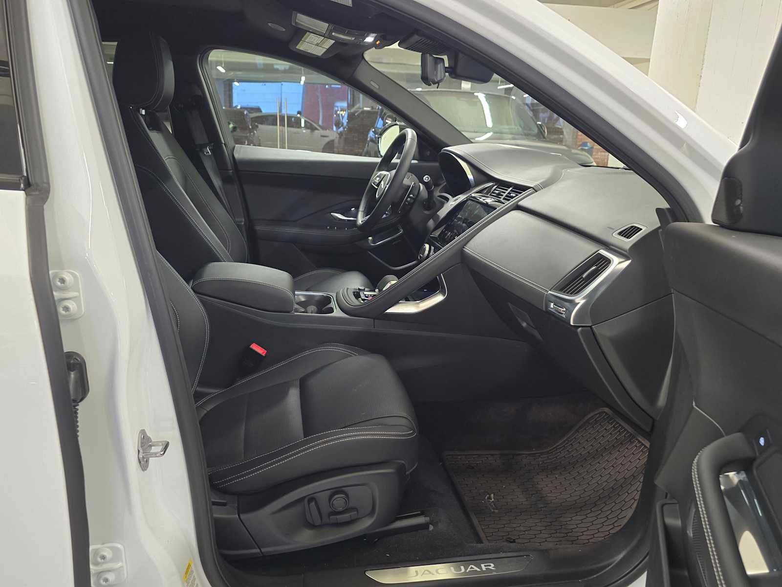 Used 2024 Jaguar E-PACE R-Dynamic SE image 11
