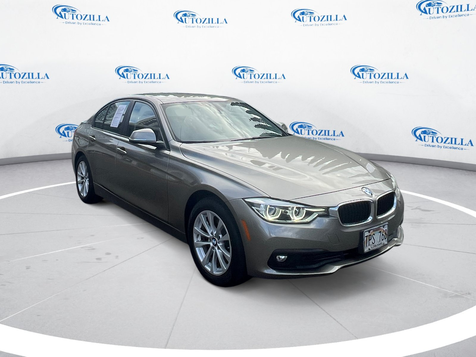 Used 2018 BMW 320i Sedan RWD image 7