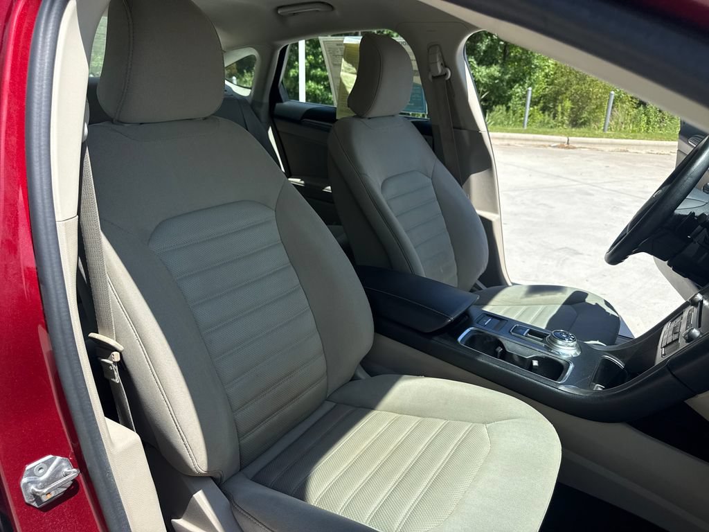 Used 2017 Ford Fusion SE w/ Fusion SE Technology Package FWD image 34