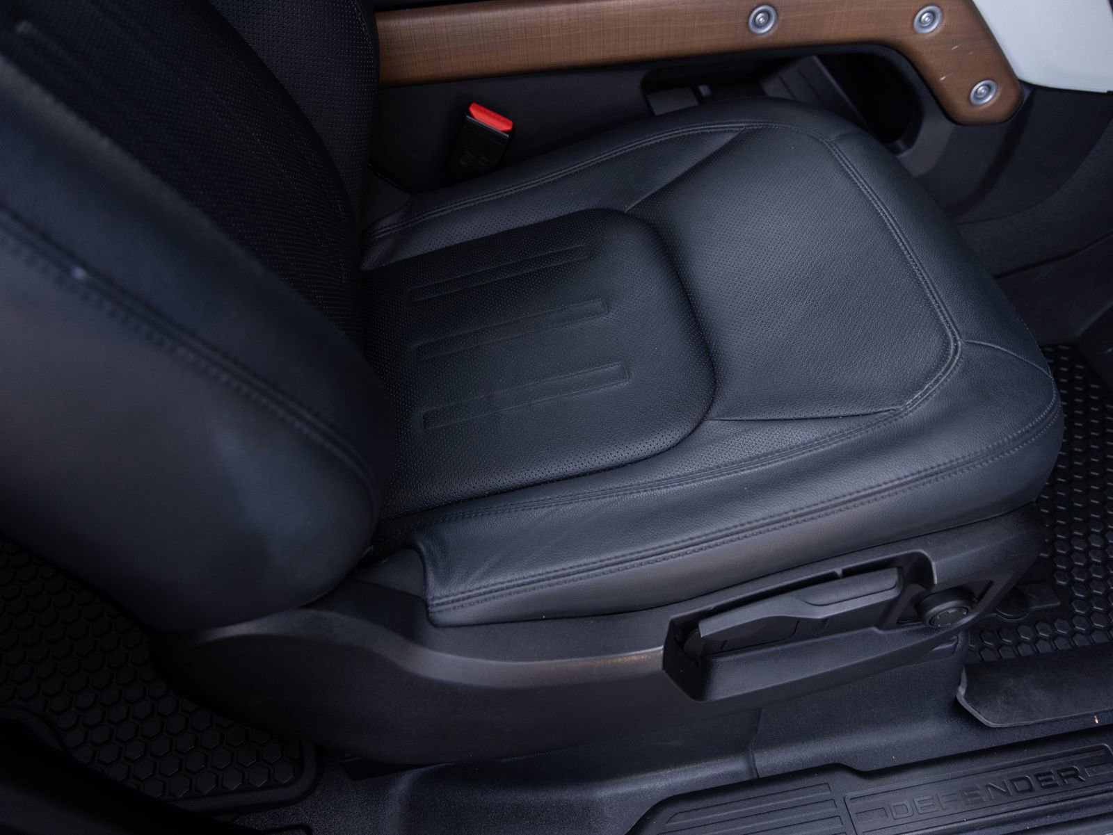 Used 2022 Land Rover Defender 90 S image 28