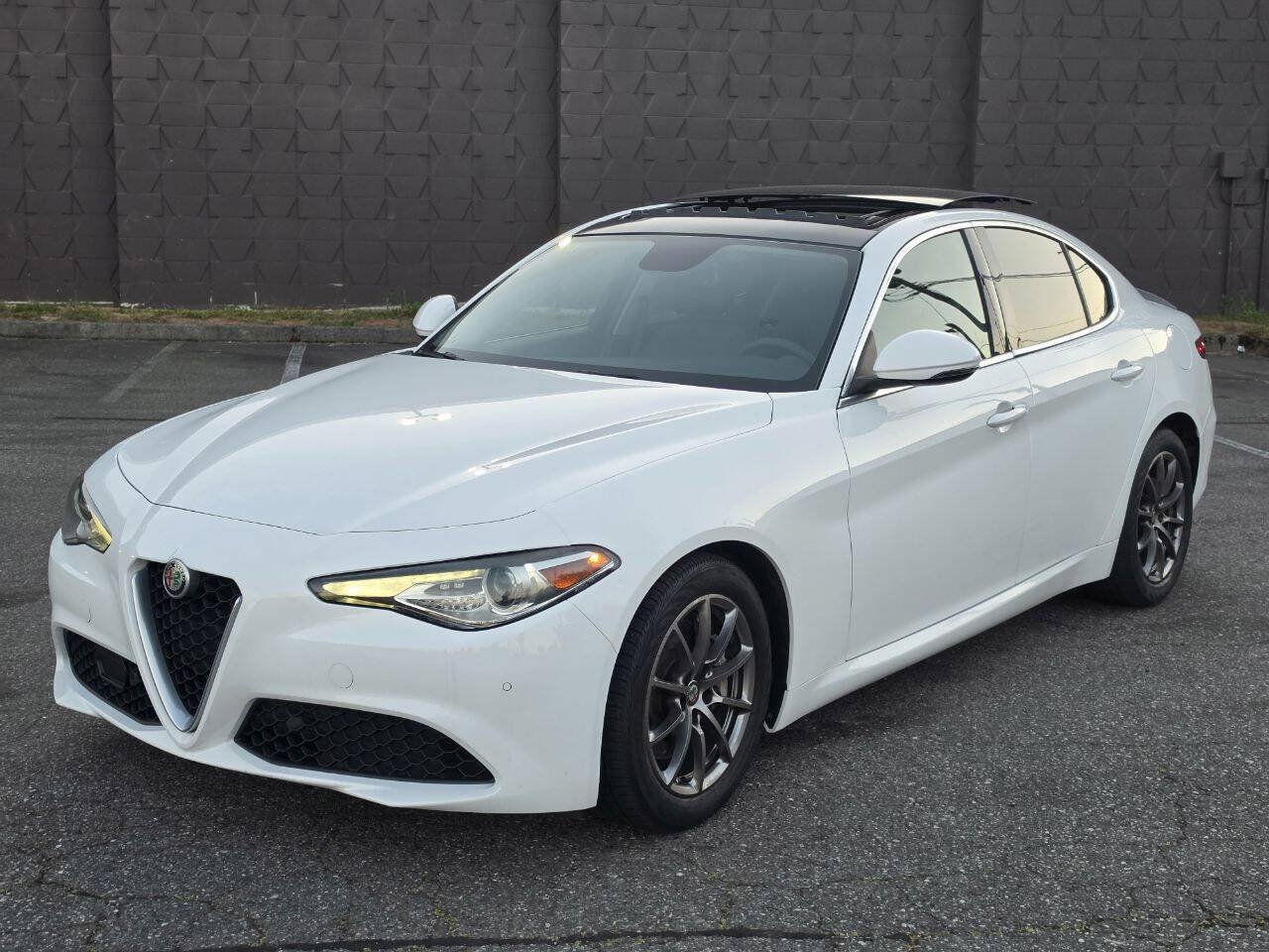 Used 2018 Alfa Romeo Giulia RWD image 18