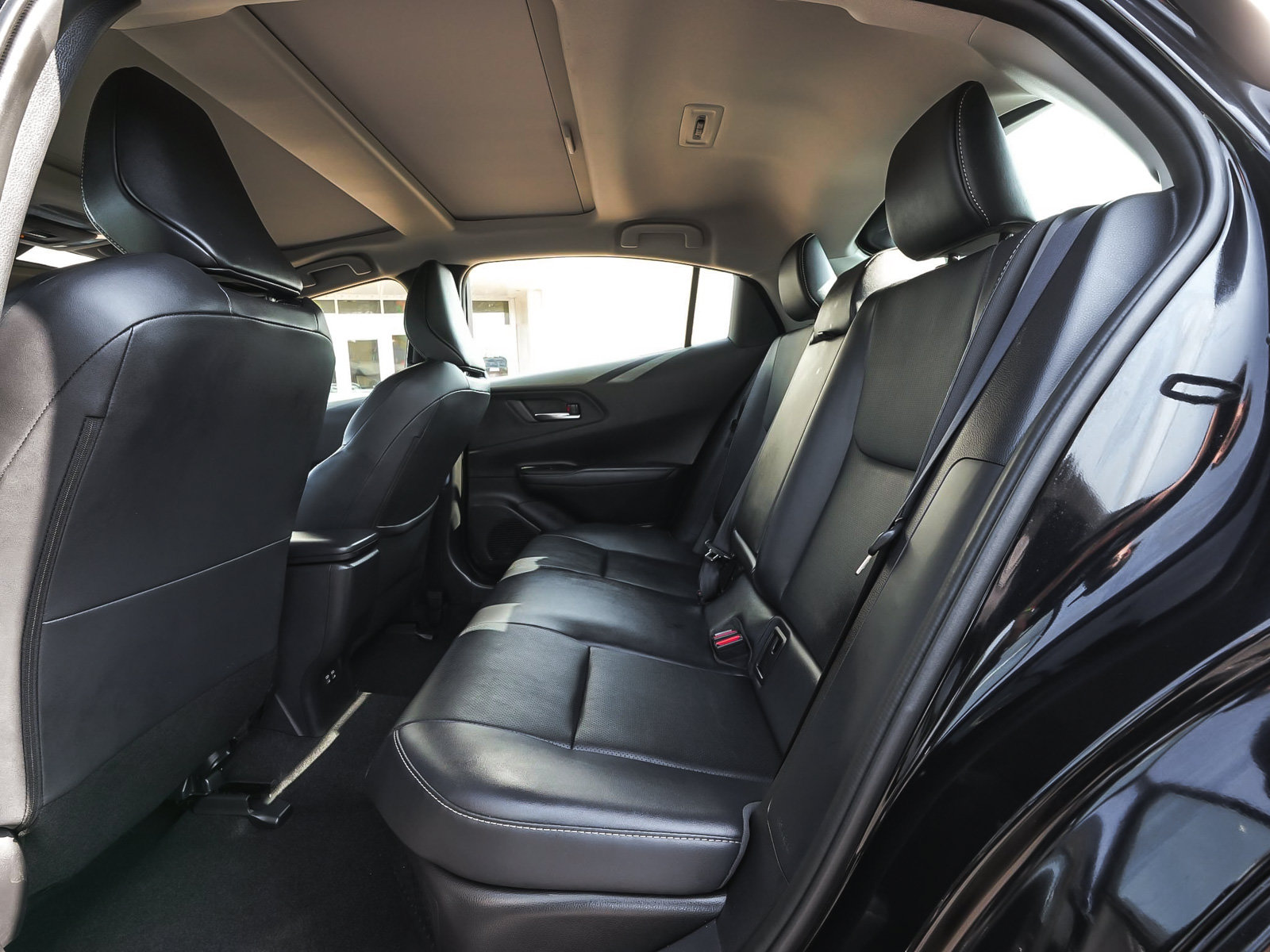 Used 2025 Toyota Prius AWD image 31