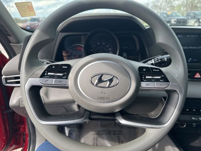 Used 2023 Hyundai Elantra SEL image 18