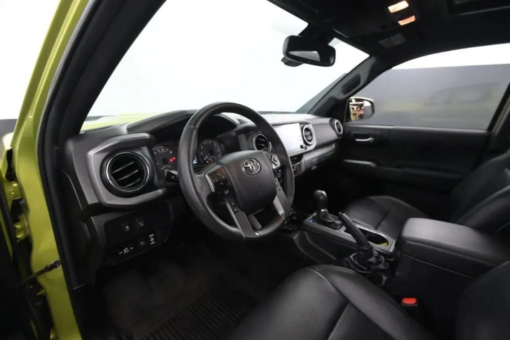 Used 2023 Toyota Tacoma TRD Sport w/ TRD Premium Sport Package AWD/4WD image 41