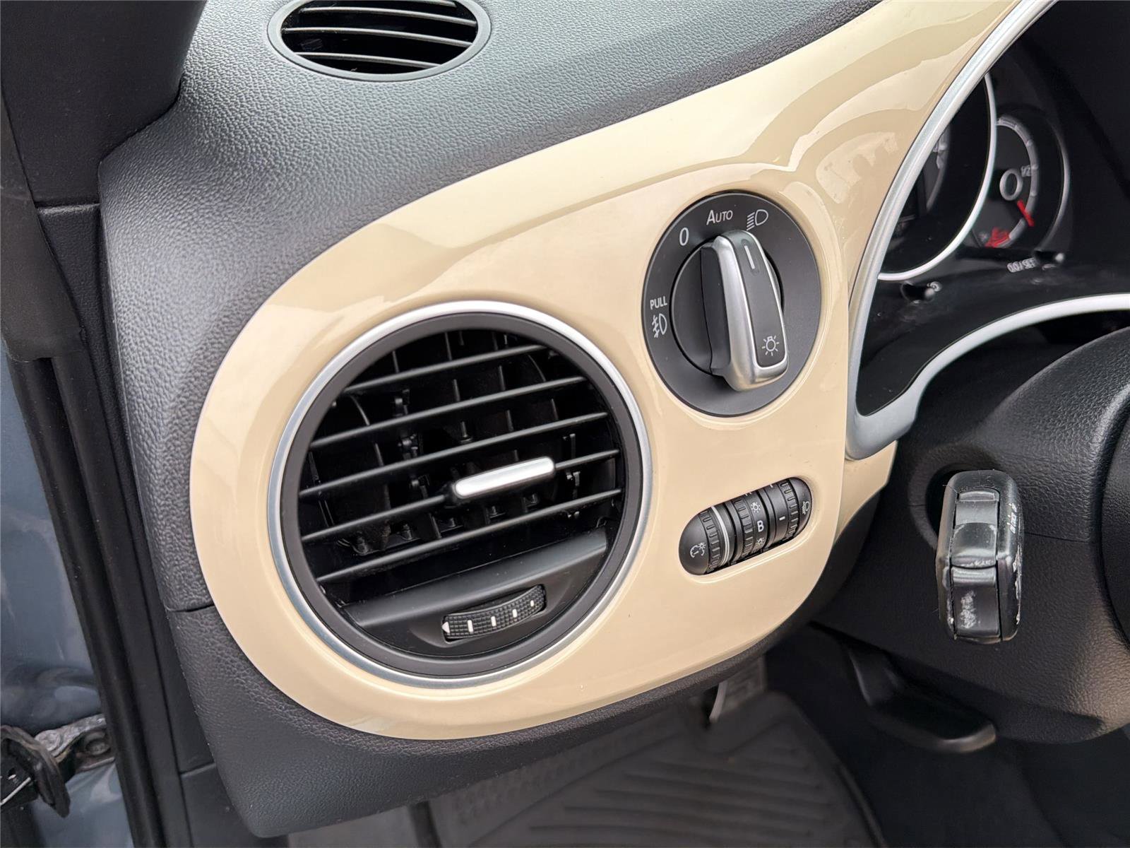 Used 2019 Volkswagen Beetle 2.0T Final Edition SEL FWD image 28