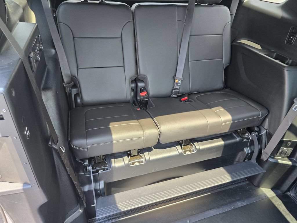 Used 2023 Chevrolet Traverse LT w/ LT Premium Package FWD image 17