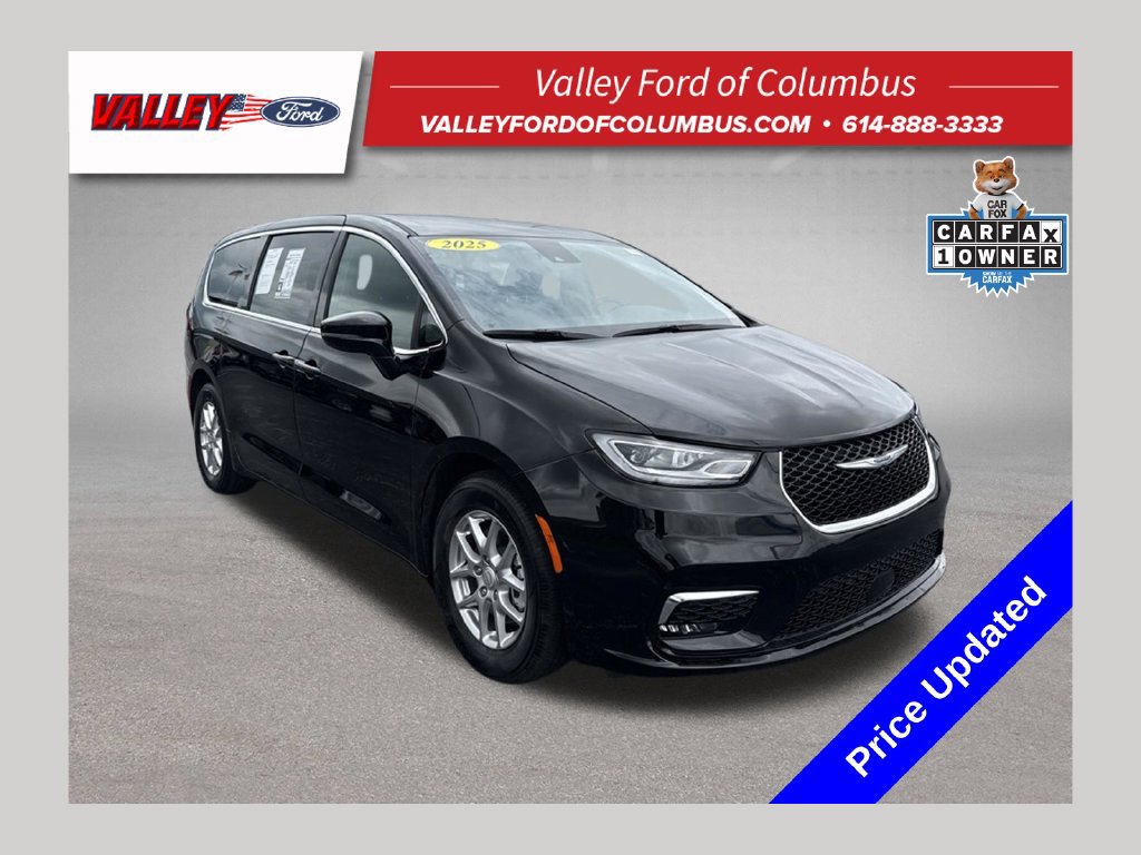 Used 2025 Chrysler Pacifica Select