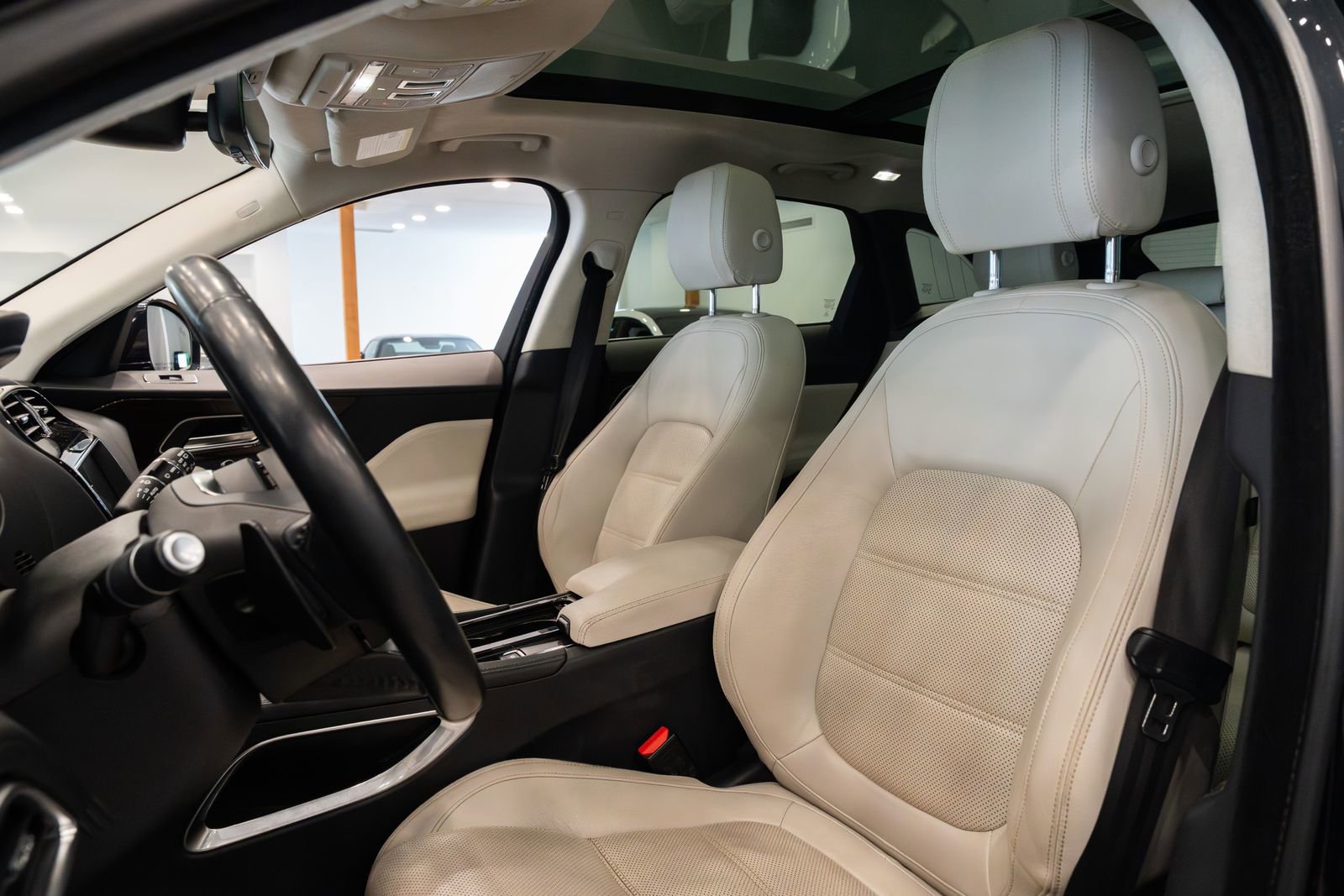 Used 2019 Jaguar F-PACE Prestige AWD/4WD image 7