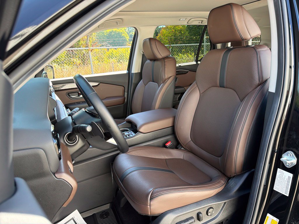 Used 2025 Honda Pilot Elite image 26
