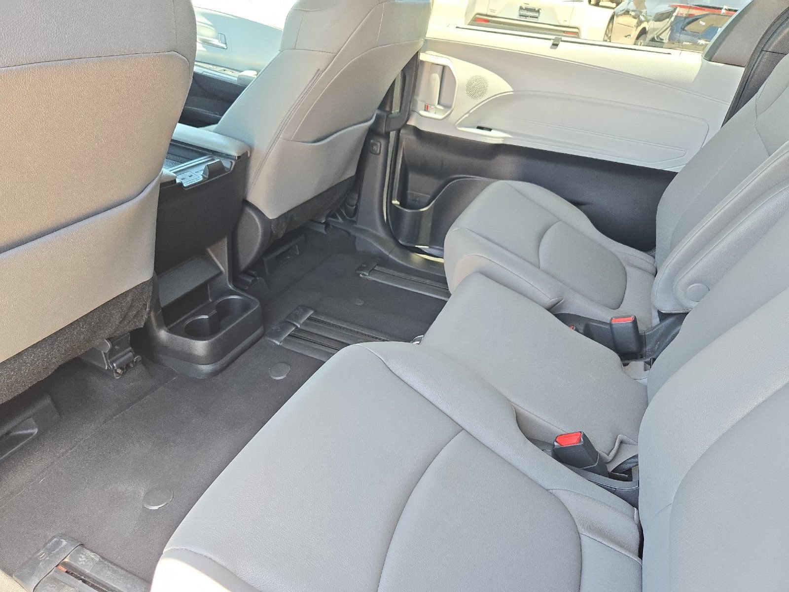Certified 2026 Toyota Sienna XLE FWD image 11