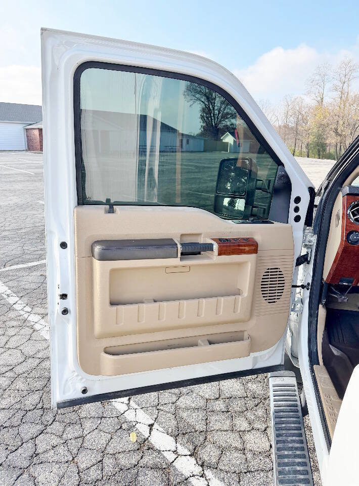 Used 2015 Ford F250 King Ranch w/ King Ranch w/Chrome Package image 9