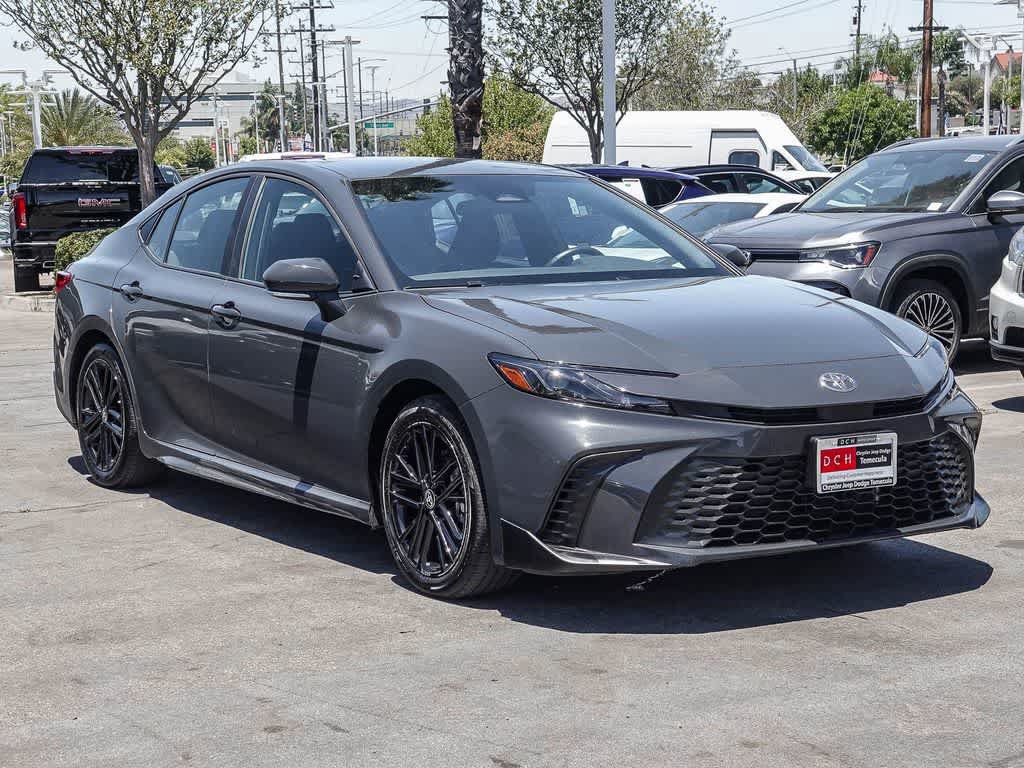 Used 2025 Toyota Camry SE FWD image 3