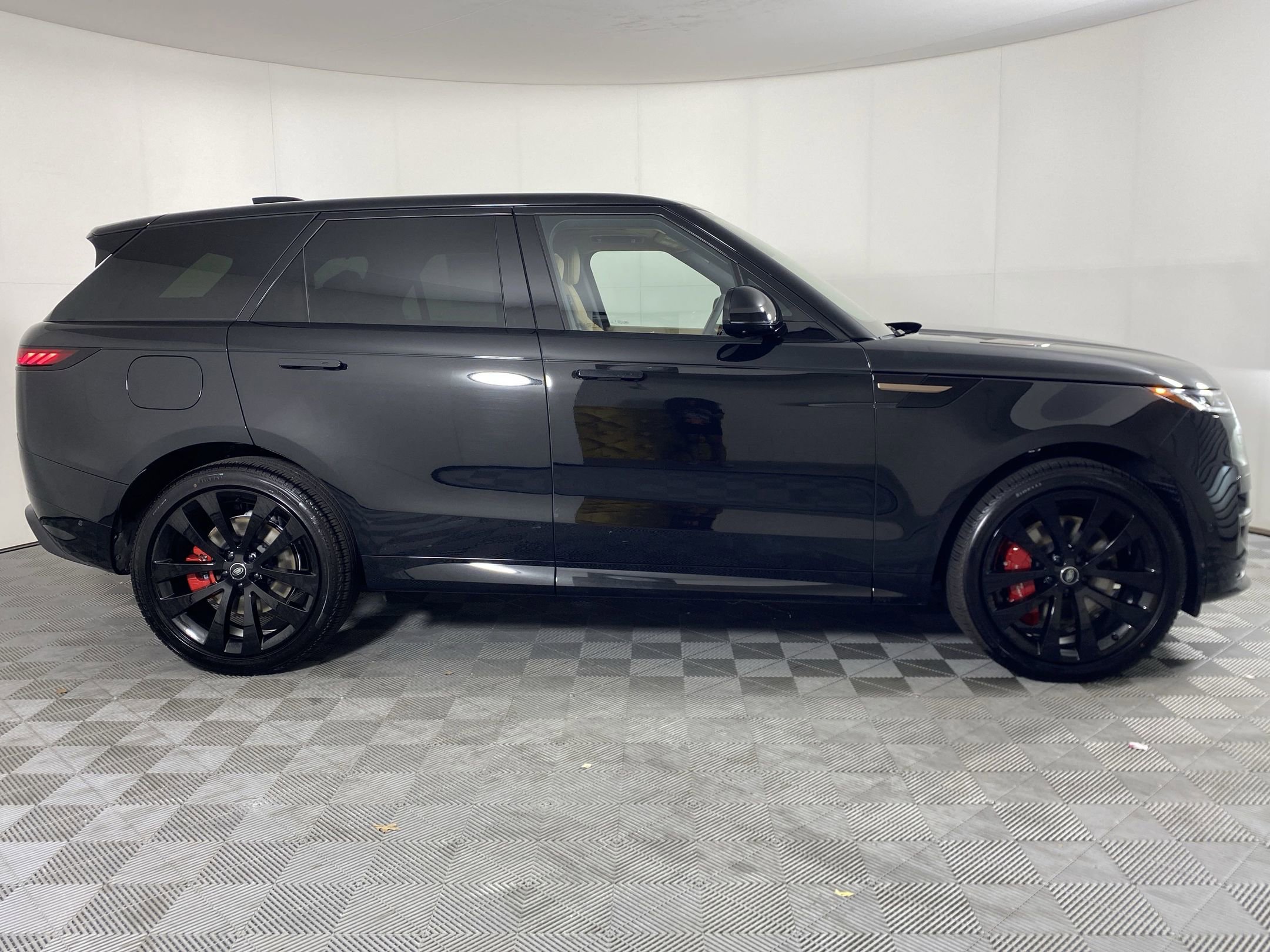 New 2025 Land Rover Range Rover Sport Dynamic SE image 6