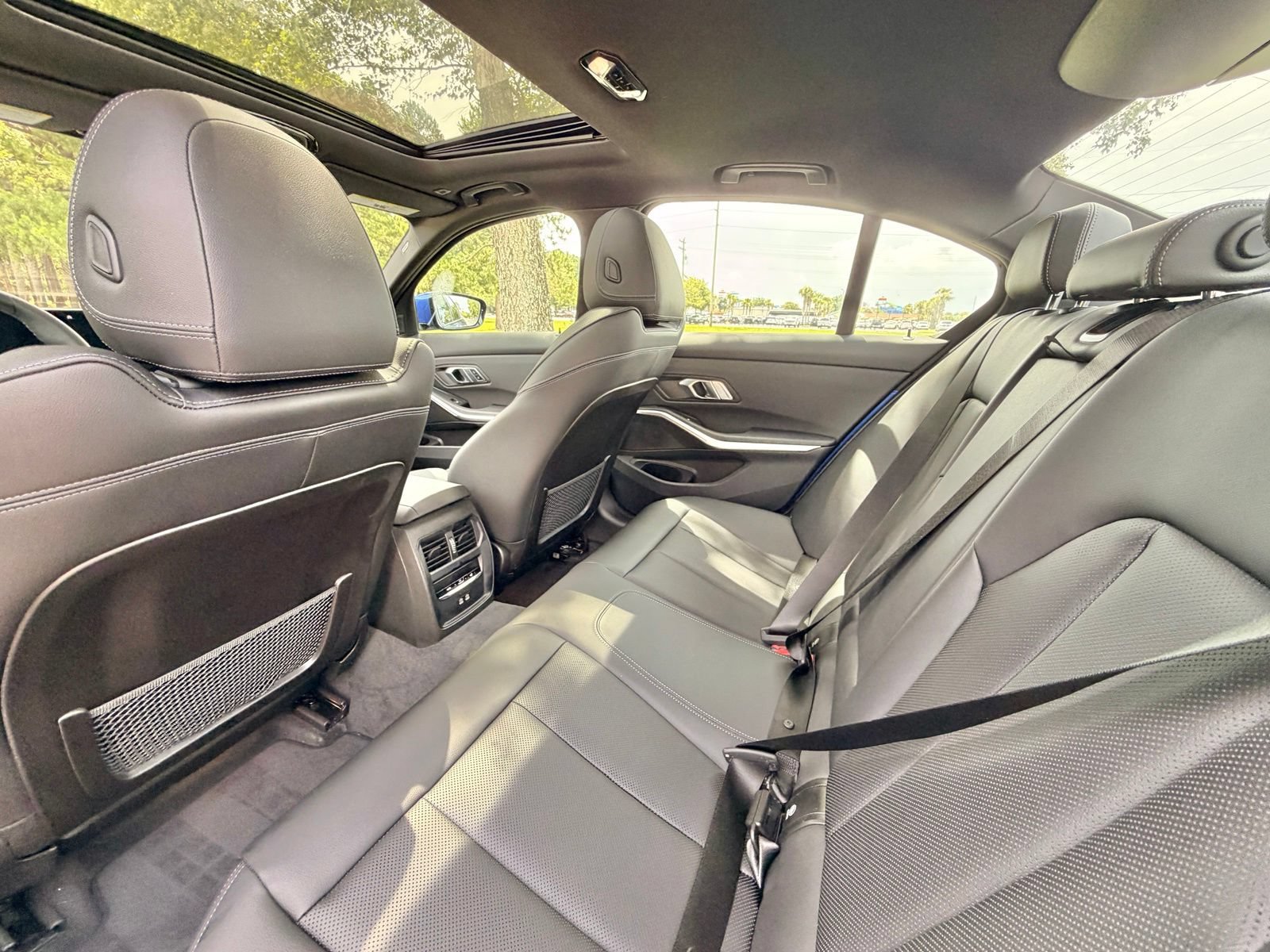 Used 2023 BMW 330i Sedan w/ M Sport Package RWD image 15