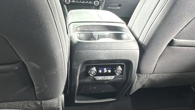 Used 2025 Chevrolet Traverse LT image 38