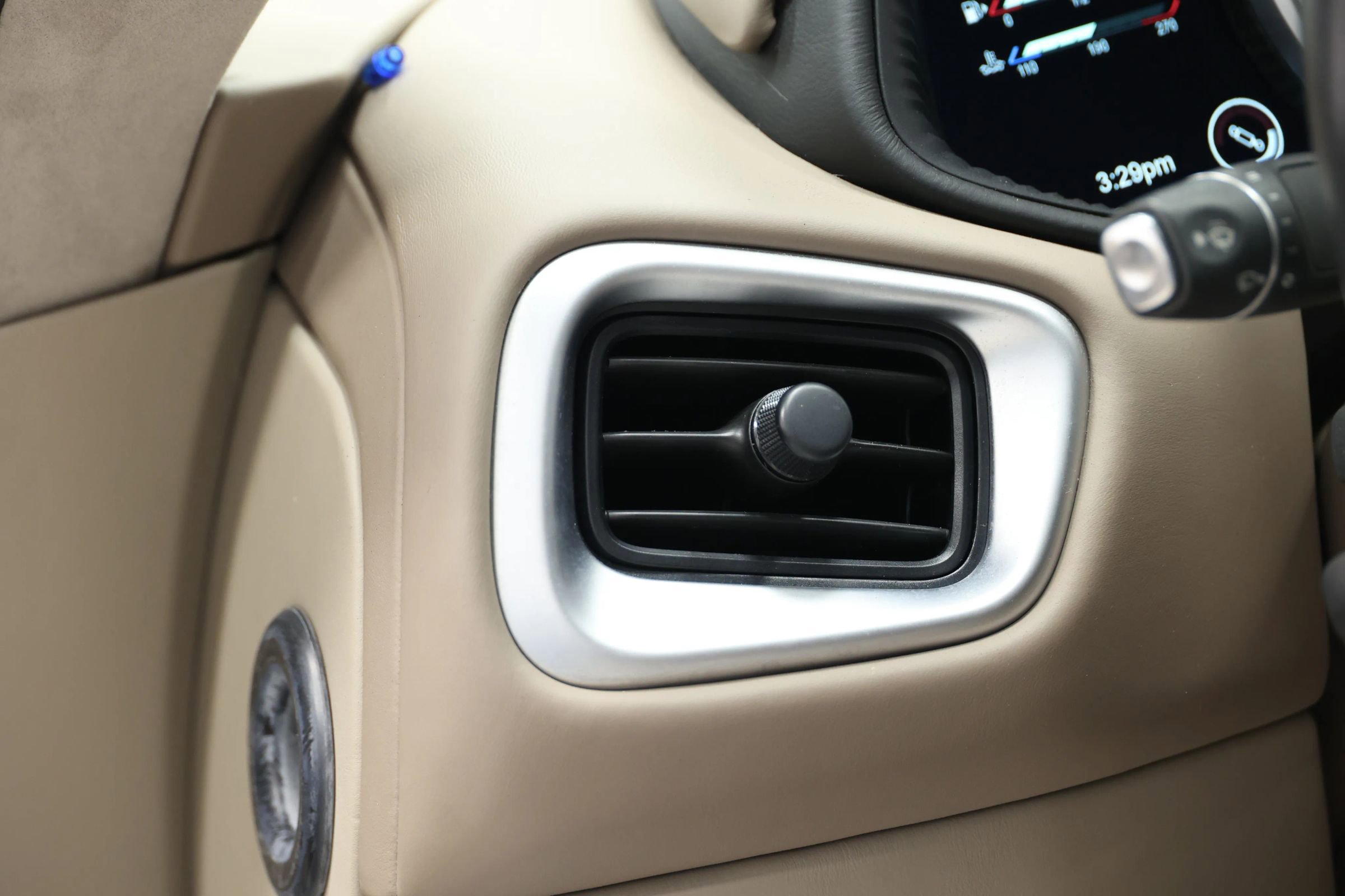 Used 2018 Aston Martin DB11 Coupe image 23