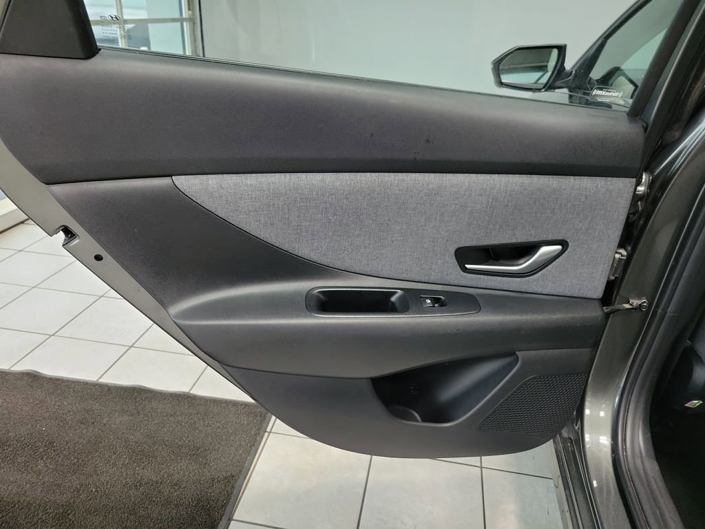 Used 2024 Hyundai Elantra Limited image 24