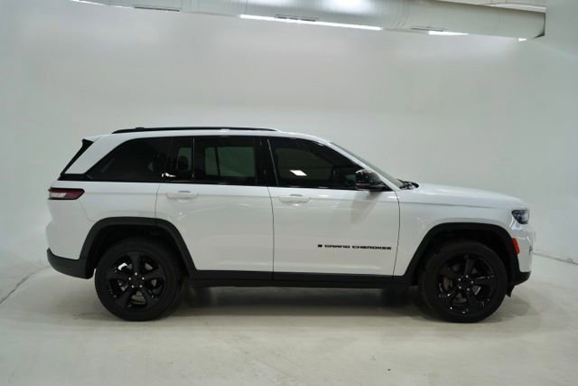 Used 2022 Jeep Grand Cherokee Altitude image 9
