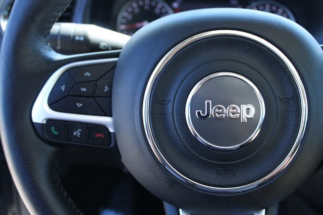 Used 2023 Jeep Renegade Altitude w/ Sun/Sound Group AWD/4WD image 21