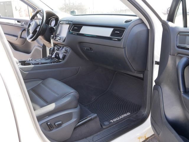 Used 2012 Volkswagen Touareg VR6 image 20