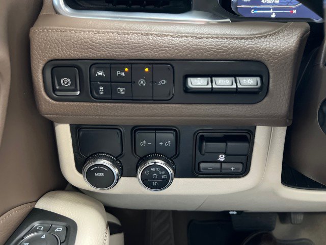 Used 2022 GMC Yukon Denali w/ Denali Premium Package image 24