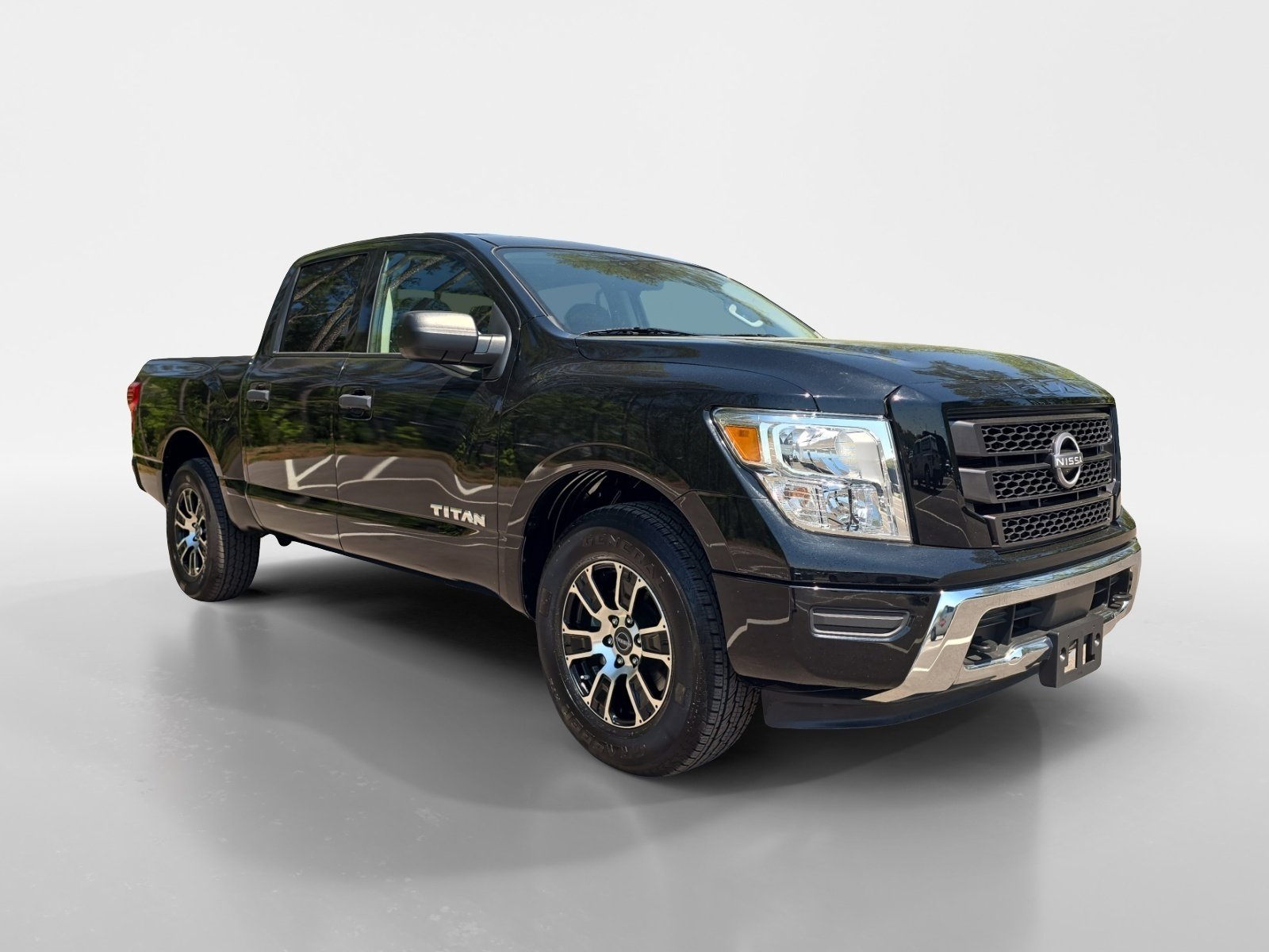 Used 2024 Nissan Titan SV image 7