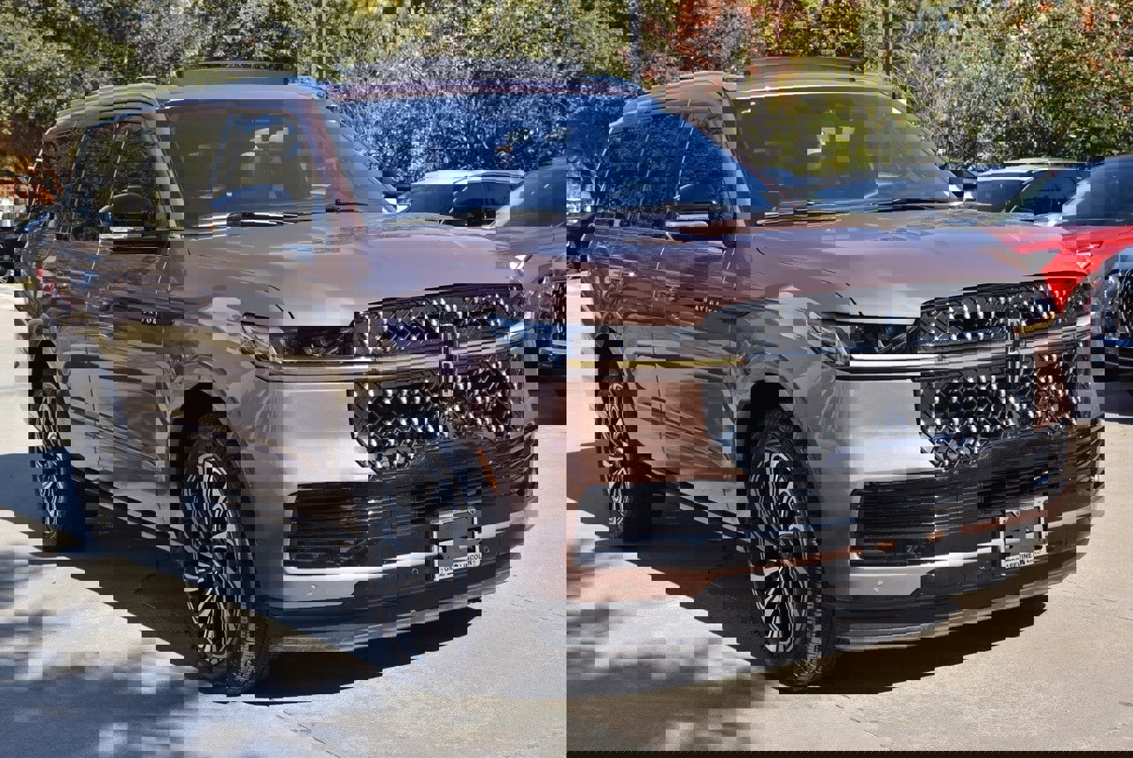 Certified 2025 Lincoln Navigator Black Label image 4