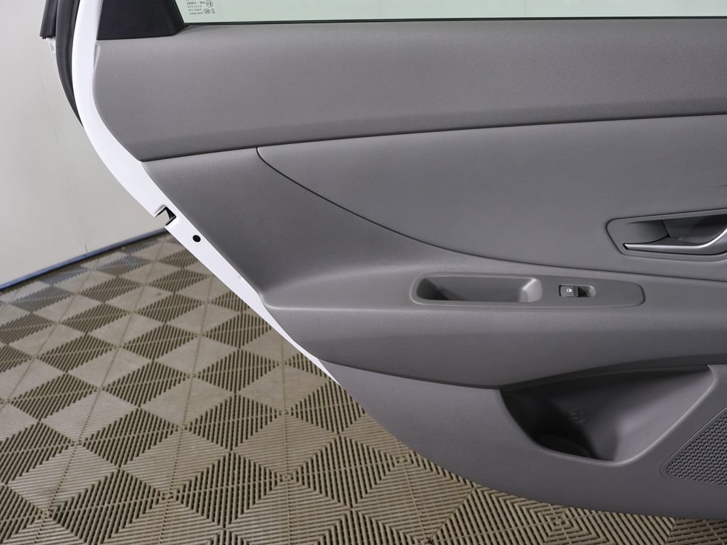 Certified 2025 Hyundai Elantra Sport FWD image 19