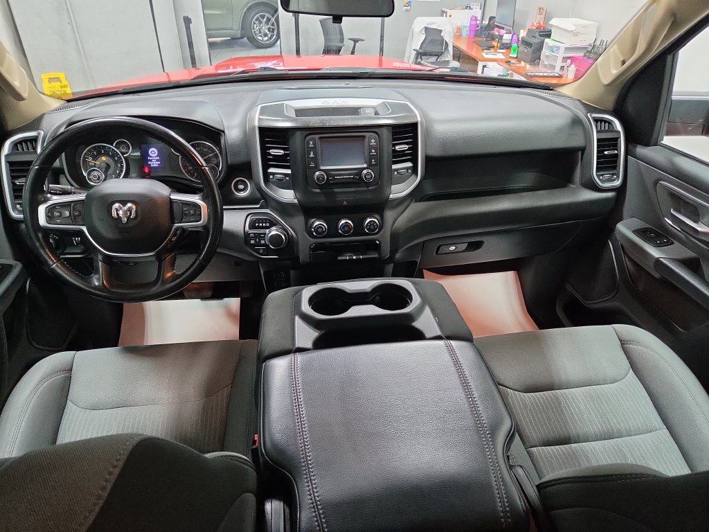 Used 2020 RAM 1500 Big Horn AWD/4WD image 3