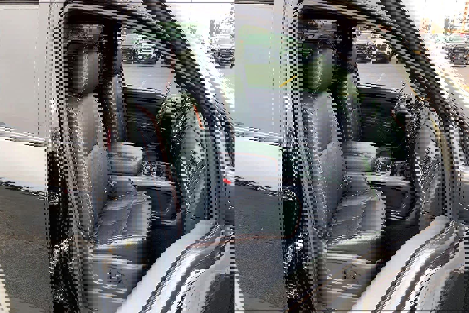 Used 2020 Nissan Titan PRO-4X w/ Pro-4x Convenience Package image 9